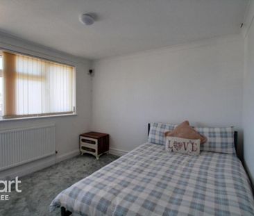 3 bedroom end of terrace house to rent - Photo 1