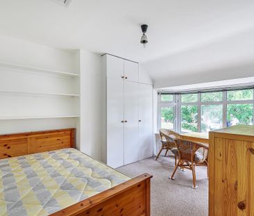 4 bedroom semi-detached house to rent - Photo 5