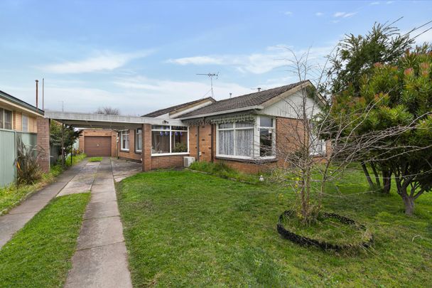 2 Glasgow Street, Wendouree - Photo 1