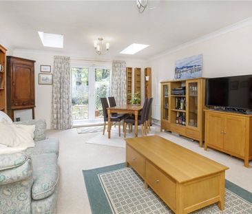 Spacious four bedroom end of terraced townhouse with private garden... - Photo 1