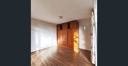 Family Home in Prime Viewbank Location - Photo 5