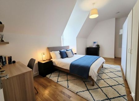 3 bedroom flat to rent - Photo 4