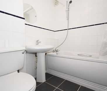 Knaphill, Woking - Photo 3