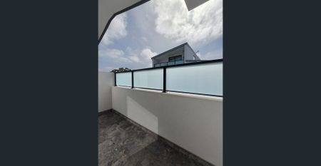 Selection of brand new studio apartments - Available Now - Photo 3