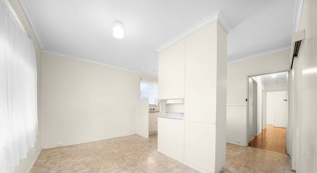 Beautiful family home positioned in a highly desirable location. - Photo 1