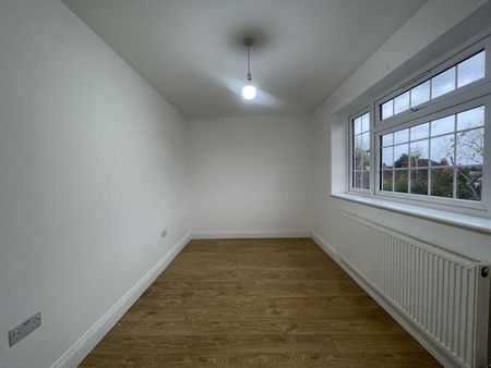 6 bedroom semi-detached house to rent - Photo 3