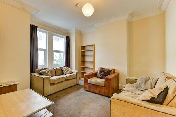 6 bedroom house to rent - Photo 1