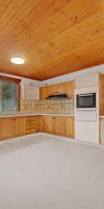Spacious Traditional Home with Generous Outdoor Space - Photo 3