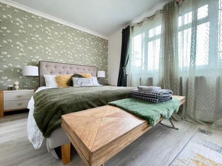4 bedroom semi-detached house to rent - Photo 3
