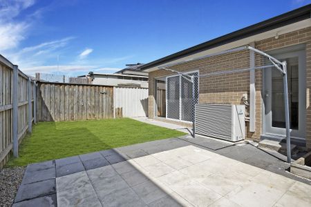 57 William Hart Crescent, Penrith - Photo 3