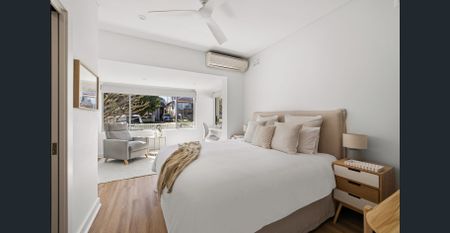 Sun-filled Coastal Home With Swimming Pool - Photo 3