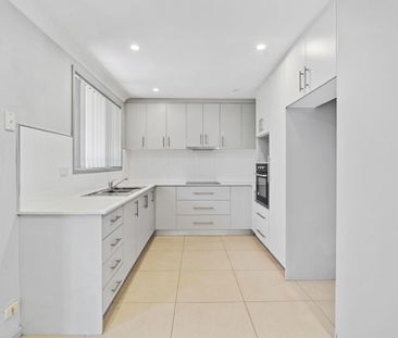 Two-Bedroom Villa in a Convenient Location - Photo 4