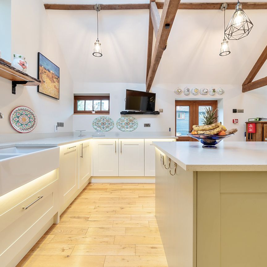 Kerves Lane, Horsham, RH13 maisonette to rent - Photo 1