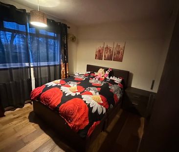 Room in a Shared House, Hackney Svenue, M40 - Photo 4