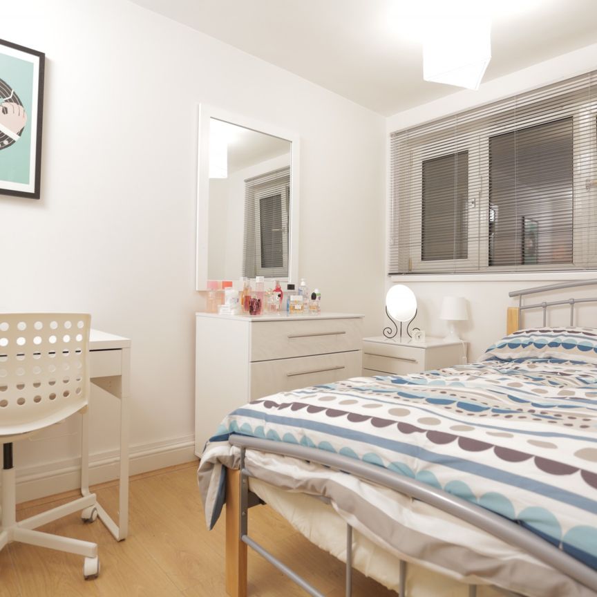 Windmill Lane – Room 4 - Photo 1