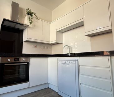 4 bed Apartment for Rent - Photo 6