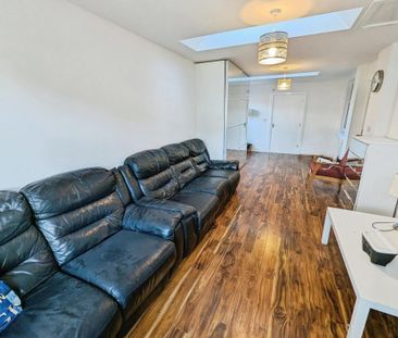 4 bedroom semi-detached house to rent - Photo 5