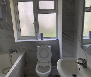 3 Bed Maisonette, Leybridge Court, SE12 - Photo 5