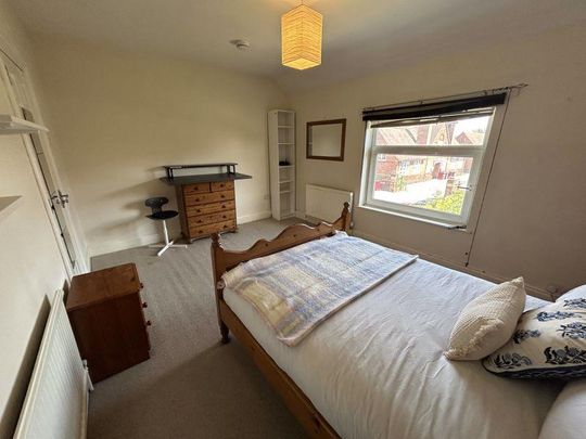 1 bedroom in a house share to rent - Photo 1