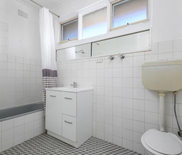 LOCATION, LOCATION, LOCATION! - Photo 5