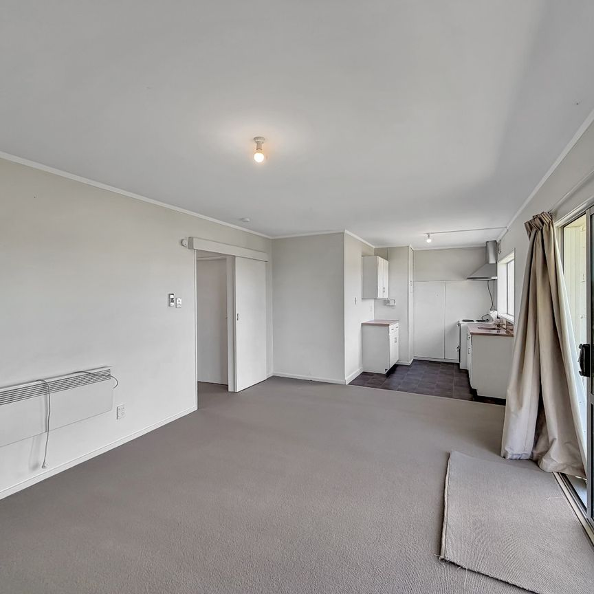 Affordable 2 bedroom unit in Onehunga - Photo 1