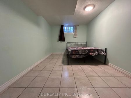 62 Newlands Ave Avenue #Basement - Photo 5