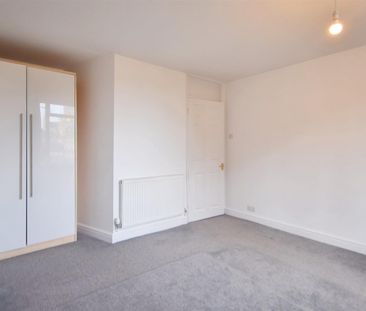 Fountain Square, Gloucester - Photo 2