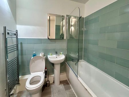 2 Bed Flat, Camden High Street, NW1 - Photo 5