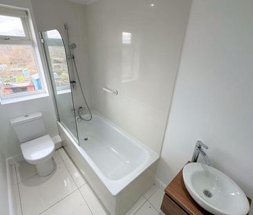 2 bedroom end of terrace house to rent - Photo 5