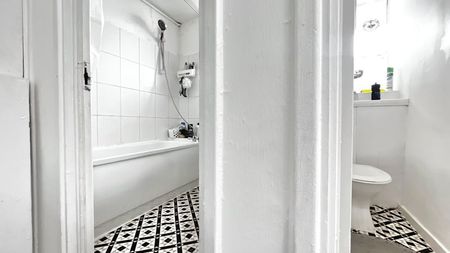 Room in a Shared Flat, Oban House, E14 - Photo 5