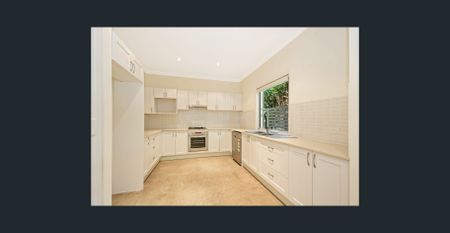 Leafy Area Extra Large Townhouse - Photo 5