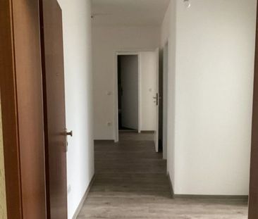 Bezaubernde 3-Zi.-Wohnung mit Balkon für Sie renoviert - Photo 1