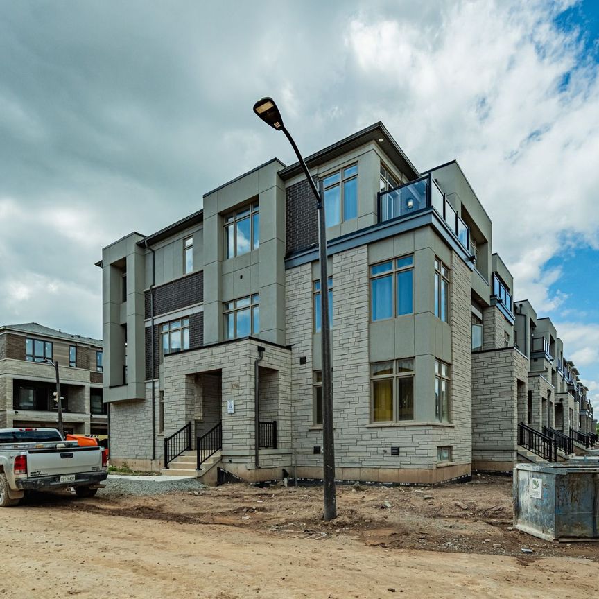 For Lease - 3296 Taha Gardens Unit# Ground Floor, Oakville, Ontario - Photo 1