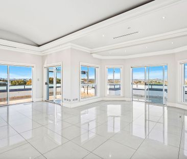 Luxury Penthouse with Sweeping Views - Photo 4