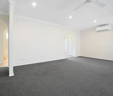Well Presented & Ideally Located - Photo 2