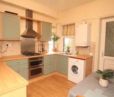 2 bedroom terraced house to rent - Photo 2