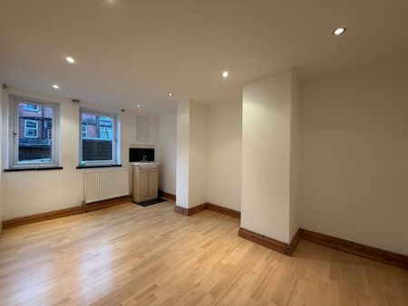 4 Bed Terraced House, Parkfield Mount, LS11 - Photo 3