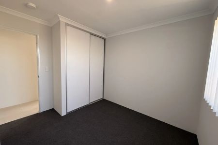 Brand New Spacious 3x2 Home with Double Garage - Modern Dual-Lock Living in Karnup - Photo 3