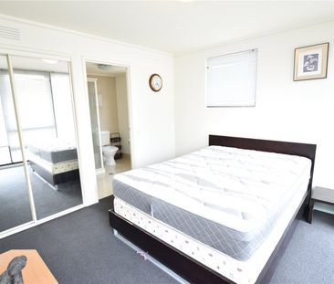 2511/668 Bourke Street - Photo 3