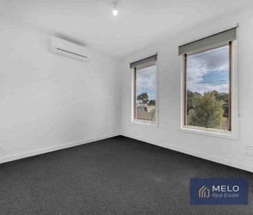 Luxurious Corner townhouse - Photo 2