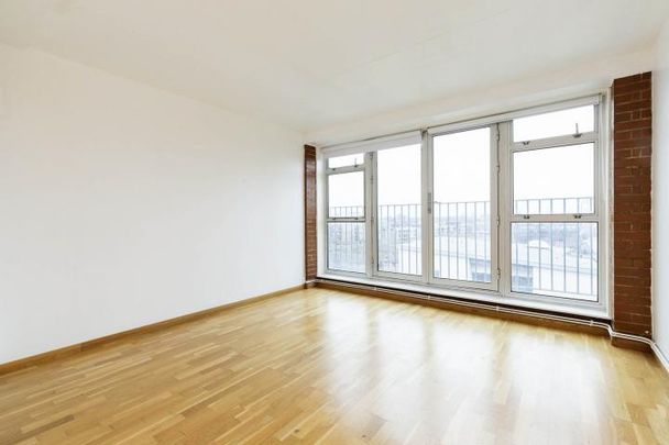 Sandwiched between Haggerston & Hoxton is this impressive 1 bedroom property - Photo 1