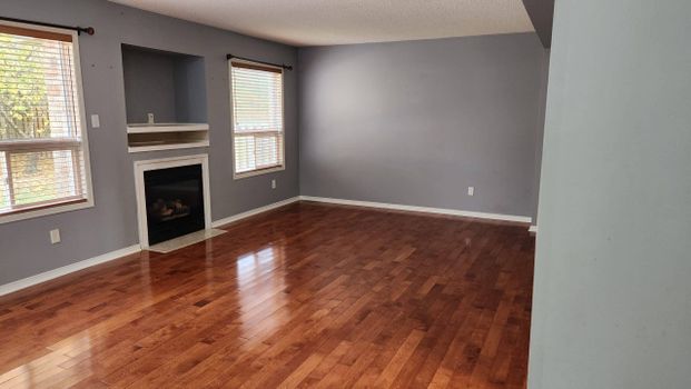 Four bedroom home for rent in Whitby - Photo 1