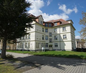 2-Raum-Wohnung mit großer Wohnküche in romantischer Villa - Photo 1