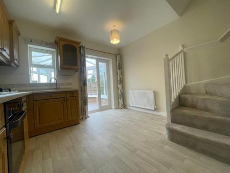 2 bedroom terraced house to rent - Photo 4