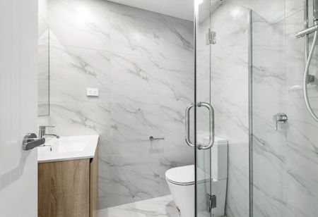 Prime Green Bay Location – 2-Bedroom Townhouse with Special Offer - Photo 3