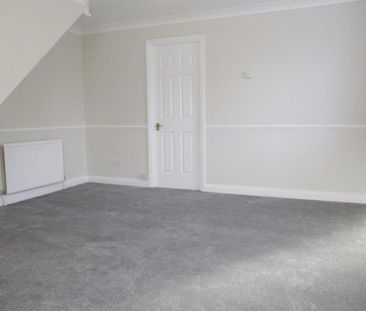 2 bedroom semi-detached house to rent - Photo 5