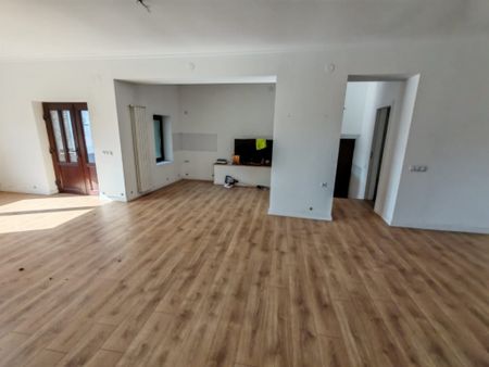 Apartament la casă, curte proprie, zona Gusterita - Photo 2