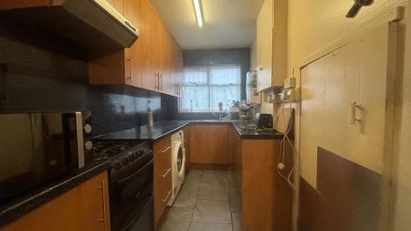 3 bedroom terraced house to rent - Photo 2