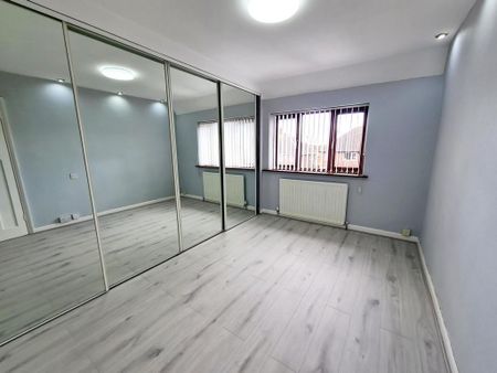 3 bedroom semi-detached house to rent - Photo 4