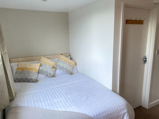 Room in a Shared House, Charter Avenue, CV4 - Photo 1